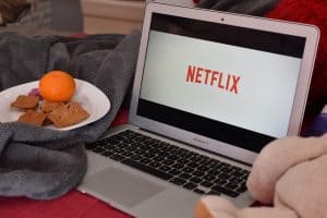 Ekran laptopa z aplikacją Netflix