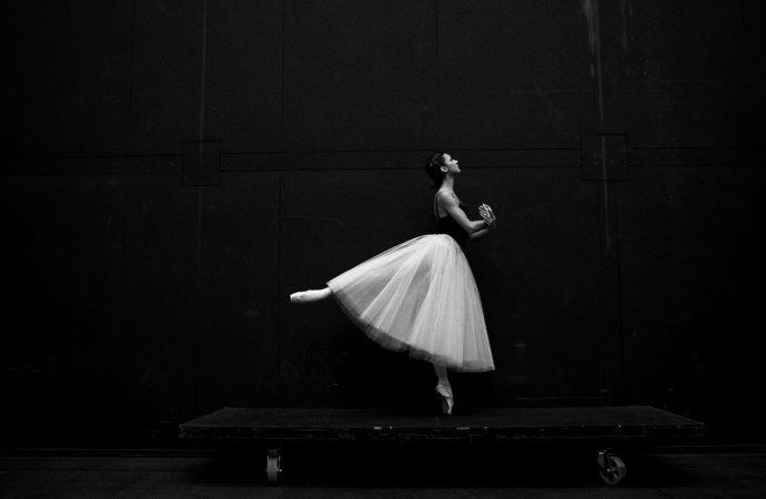 Ballet school. Science or the art of survival?