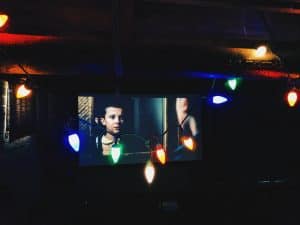 Ekran z serialem "Stranger Things"